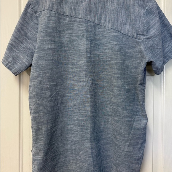 Volcom Men's Blue Button-Down Short Sleeve Modern Fit Shirt Size L - Picture 2 of 9